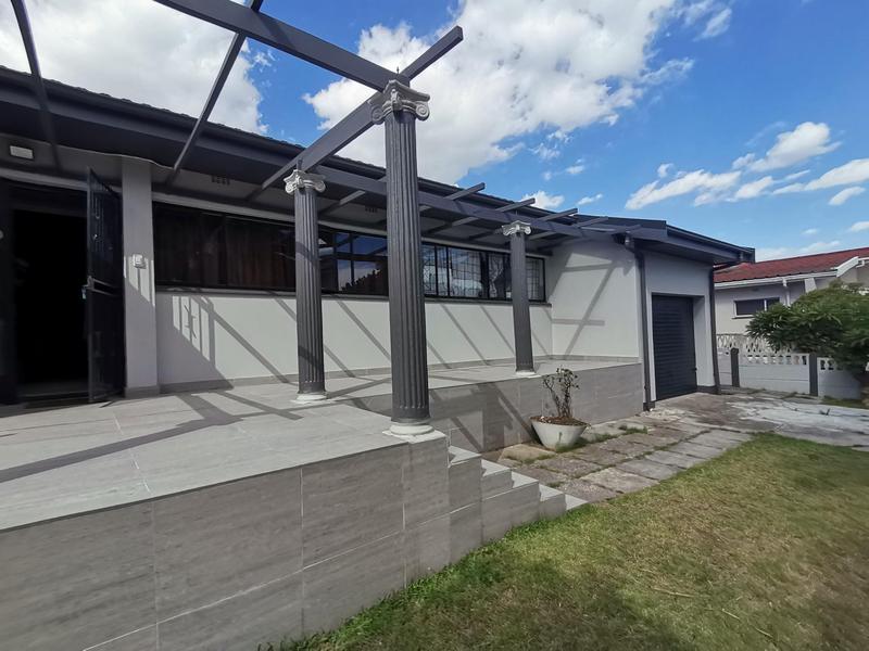 To Let 3 Bedroom Property for Rent in Oostersee Western Cape